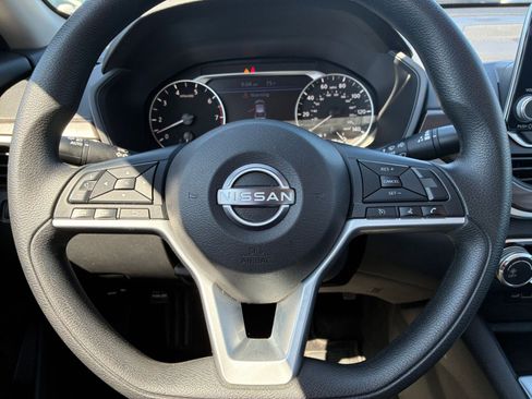 Used 2025 Nissan Altima 2.5 SV FWD image 22