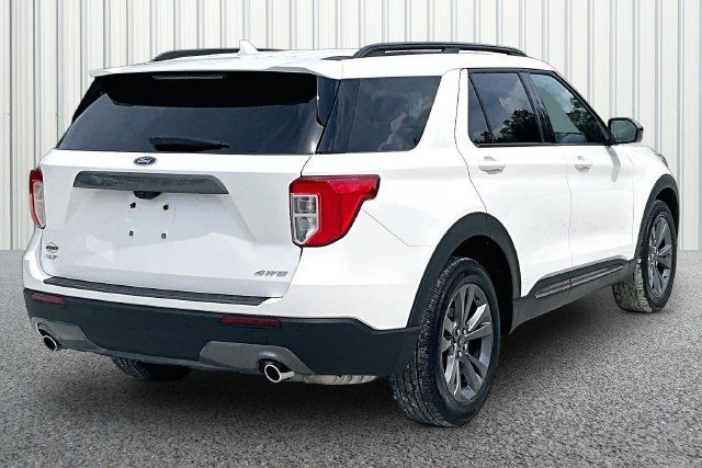 Used 2024 Ford Explorer XLT w/ Equipment Group 202A AWD/4WD image 10