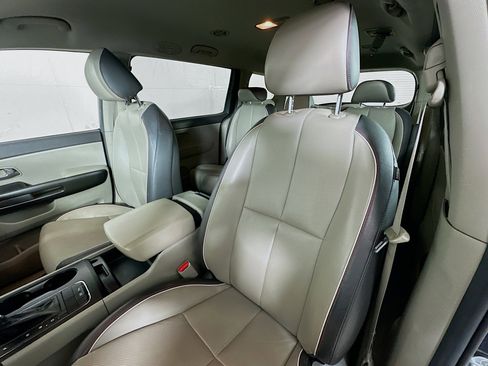 Used 2016 Kia Sedona LX w/ LX Essentials Premium Package image 19