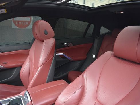 Used 2021 BMW X6 sDrive40i w/ M Sport Package image 9