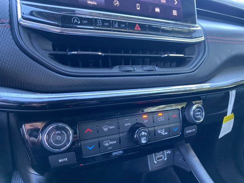 Used 2022 Jeep Compass Trailhawk w/ Trailhawk Convenience Group image 17