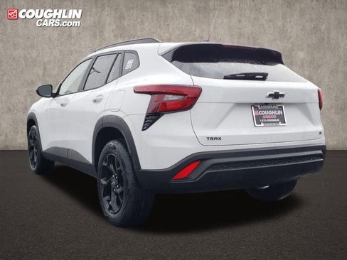 New 2026 Chevrolet Trax LT w/ Driver Confidence Package image 3
