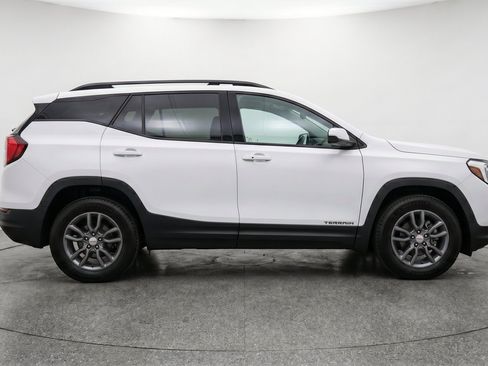 Used 2024 GMC Terrain SLT AWD/4WD image 11