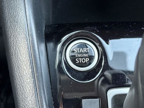 Used 2022 Nissan Versa SV w/ Trunk Package image 20