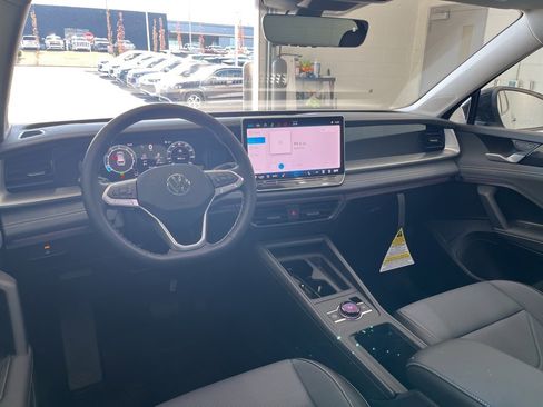 New 2026 Volkswagen Tiguan SE image 12