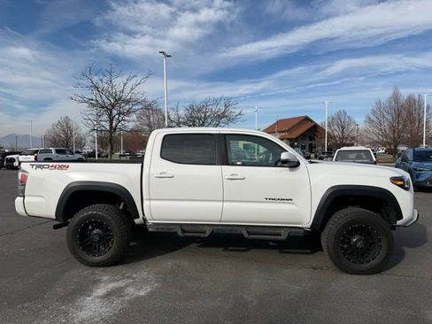 Used 2021 Toyota Tacoma TRD Off-Road w/ Technology Package image 5