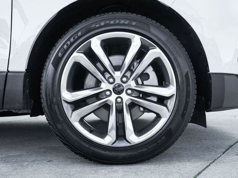 Used 2023 Ford Edge SE image 26