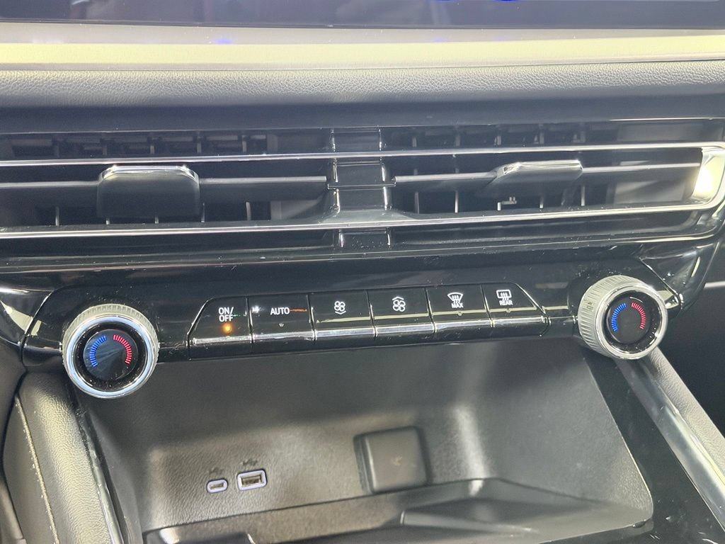 Used 2025 Chevrolet Traverse LT FWD image 55