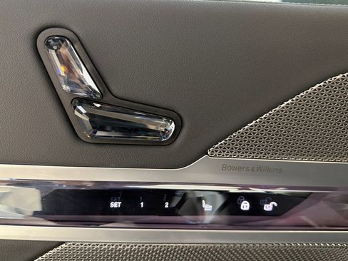 Used 2023 BMW 740i w/ Parking Assistance Package RWD image 29