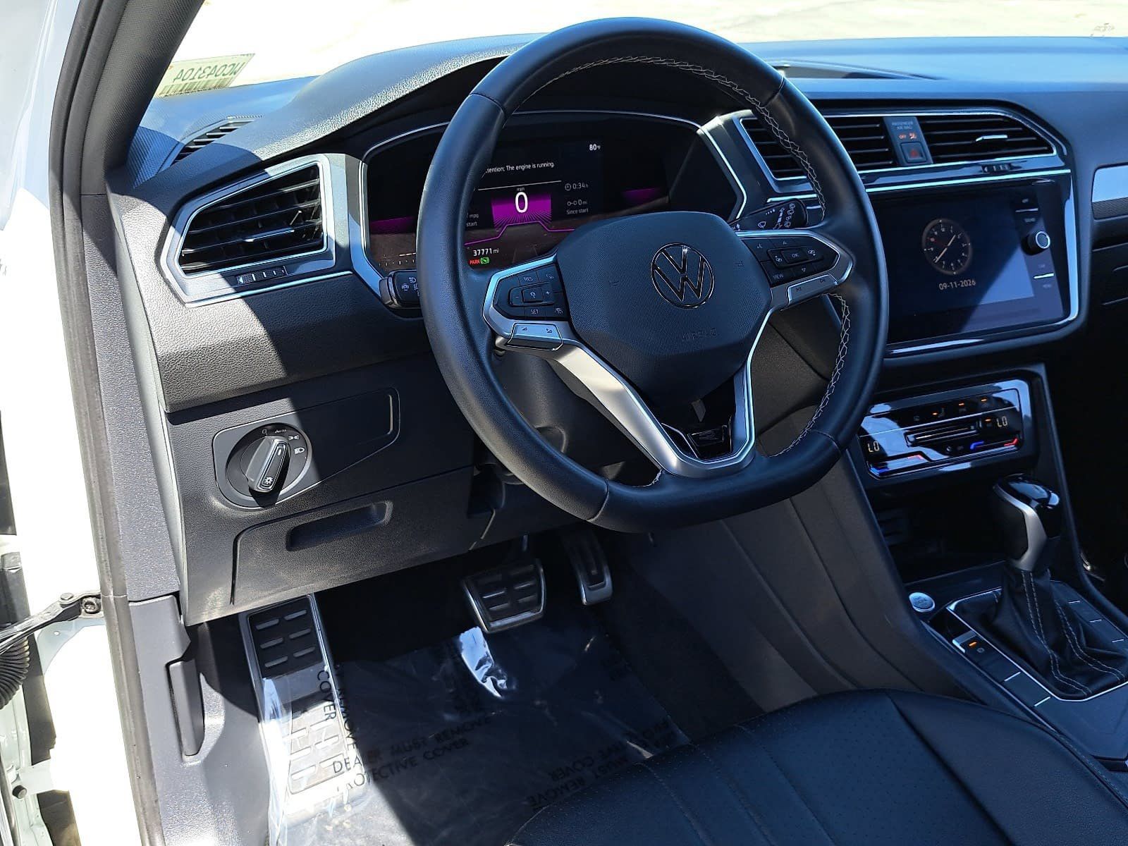 Used 2023 Volkswagen Tiguan SE R-Line FWD image 18
