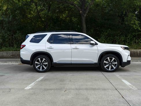 Used 2025 Honda Pilot Touring image 10