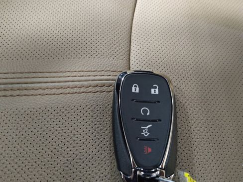 Used 2023 Chevrolet Equinox Premier AWD/4WD image 32