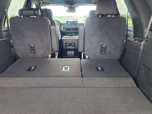 Used 2023 Chevrolet Tahoe High Country RWD image 25