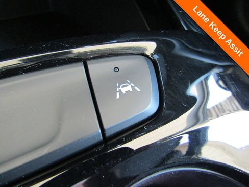 Used 2024 Chevrolet Trax LT FWD image 9