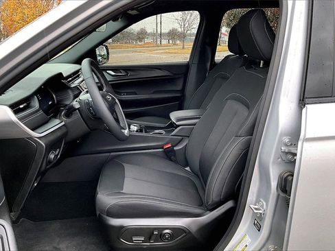 Used 2025 Jeep Grand Cherokee L Laredo w/ Luxury Tech Group I image 25