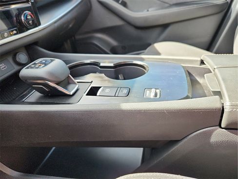 Used 2021 Nissan Rogue SV image 25