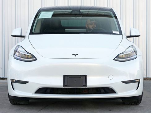Used 2021 Tesla Model Y Long Range image 7