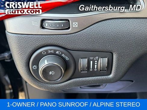 Used 2021 Jeep Cherokee Latitude Plus w/ Sun & Sound Group image 27