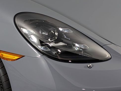 Used 2025 Porsche 718 Cayman image 15