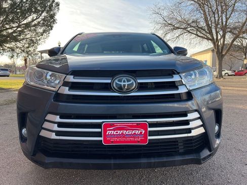 Used 2019 Toyota Highlander XLE image 2
