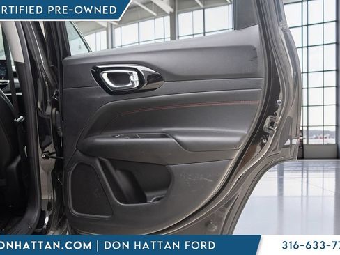 Used 2022 Jeep Compass Trailhawk w/ Trailhawk Convenience Group AWD/4WD image 30