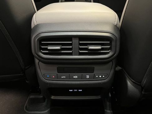 Used 2025 Honda Pilot Touring image 16