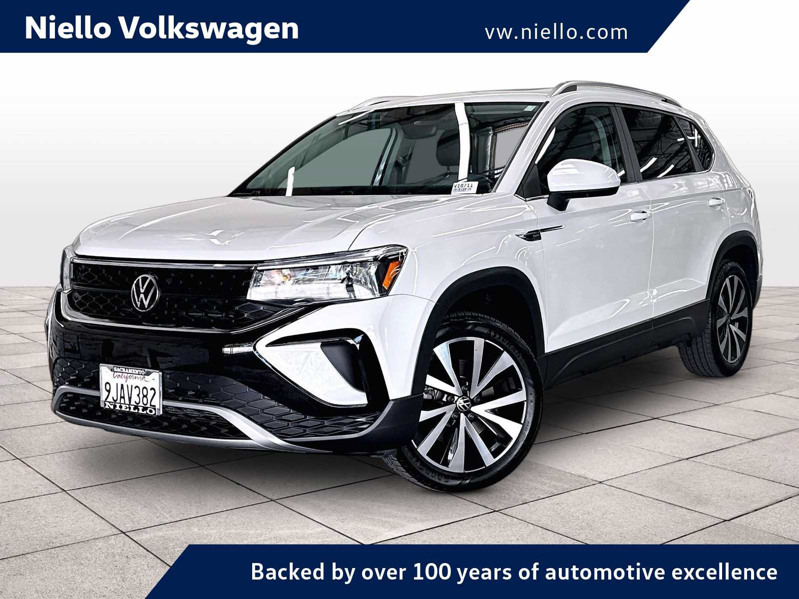 Used 2023 Volkswagen Taos SE FWD image 1