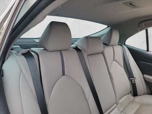 Used 2021 Toyota Camry XLE w/ Cold Weather Package image 17