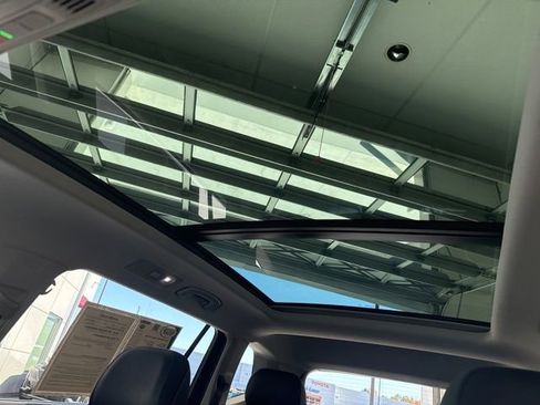 Used 2021 Volkswagen Tiguan SEL image 31