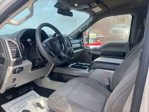 Used 2019 Ford F250 XLT w/ XLT Premium Package image 6