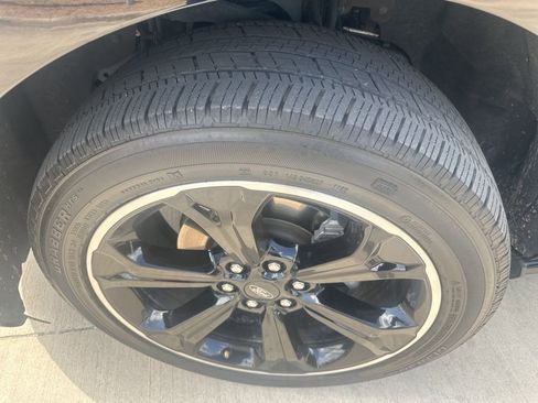 Used 2023 Ford Expedition Max Limited image 4