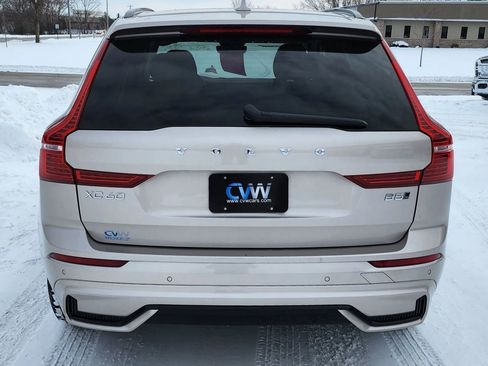 Used 2025 Volvo XC60 B5 Core image 10