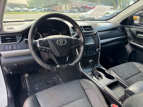 Used 2015 Toyota Camry SE image 11