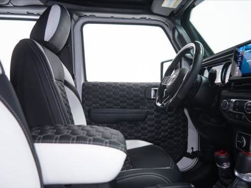 Used 2025 Jeep Gladiator Sport image 44