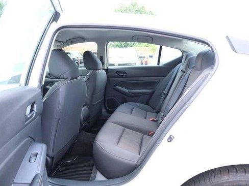 Used 2025 Nissan Altima 2.5 SV FWD image 19