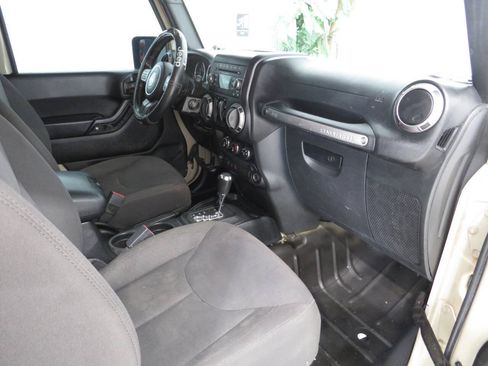 Used 2017 Jeep Wrangler Sport AWD/4WD image 6