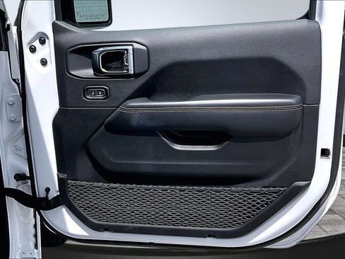 Certified 2025 Jeep Wrangler Unlimited Sahara w/ Safety Group image 15