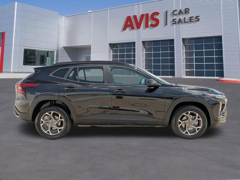 Used 2025 Chevrolet Trax LT w/ LT Convenience Package FWD image 5
