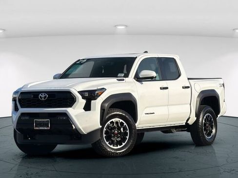 Used 2025 Toyota Tacoma 4x4 Double Cab Hybrid image 2