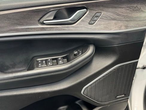 Used 2022 Jeep Grand Cherokee Limited image 12