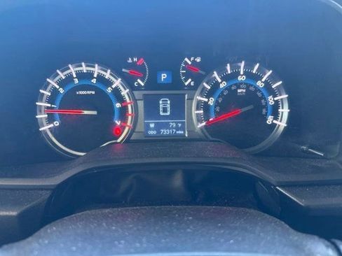 Used 2018 Toyota 4Runner SR5 AWD/4WD image 11