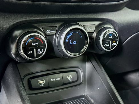 Certified 2023 Hyundai Venue SEL FWD image 8