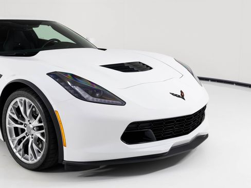 Used 2015 Chevrolet Corvette Z06 w/ 3LZ Preferred Equipment Group image 52