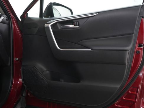 Used 2025 Toyota RAV4 XLE w/ Convenience Package image 9