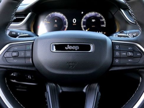 New 2025 Jeep Grand Cherokee L Altitude image 11