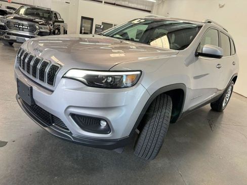 Used 2019 Jeep Cherokee Latitude Plus w/ Cold Weather Group AWD/4WD image 27