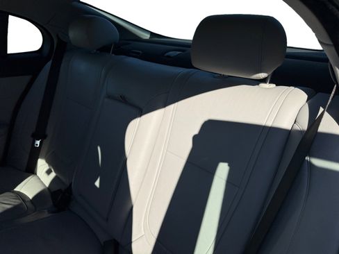 Used 2015 Jaguar XF Premium image 16