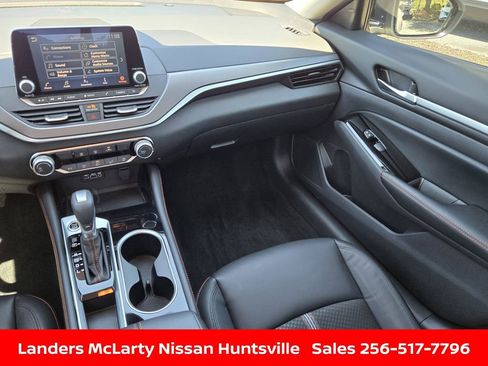 Used 2025 Nissan Altima 2.5 SR image 16