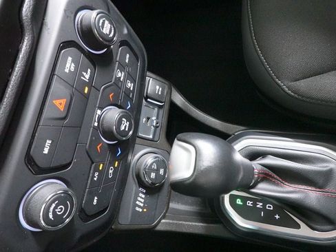 Used 2023 Jeep Renegade Trailhawk AWD/4WD image 14