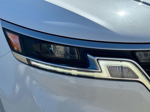 Used 2022 Kia Carnival LX image 40